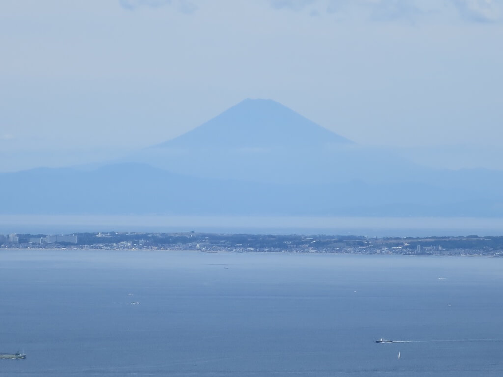 地球が丸く見える展望台から見た富士山