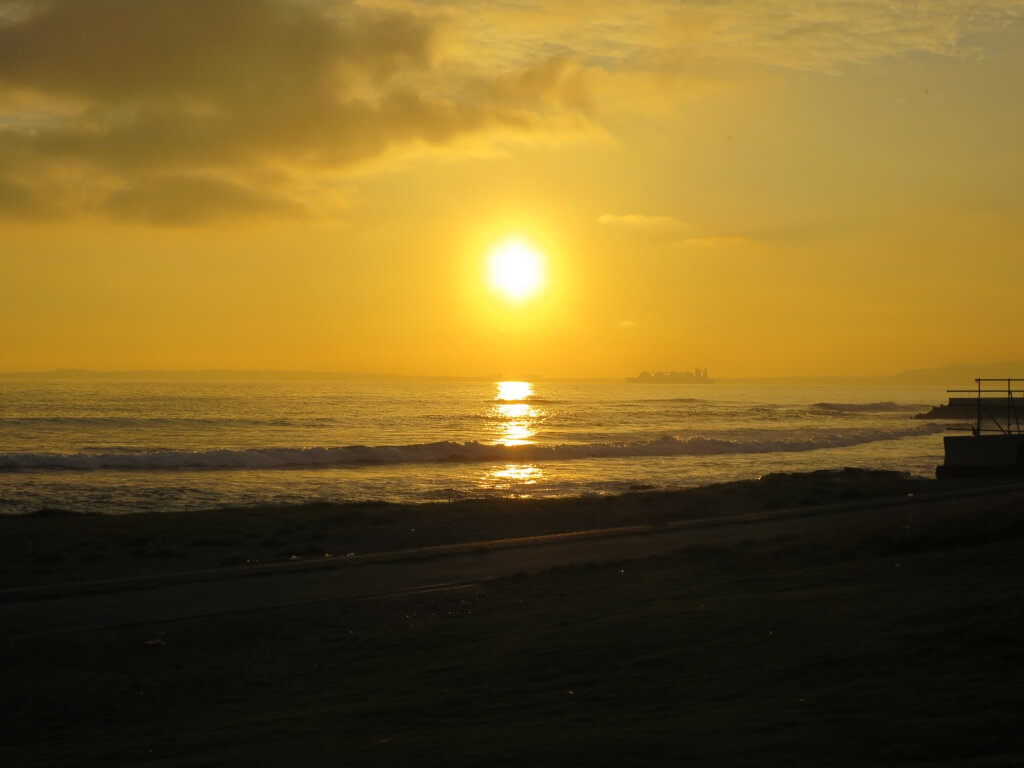 金谷のビーチから見た夕日